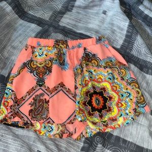 print design shorts, size 2 can fit anywhere from 2-5